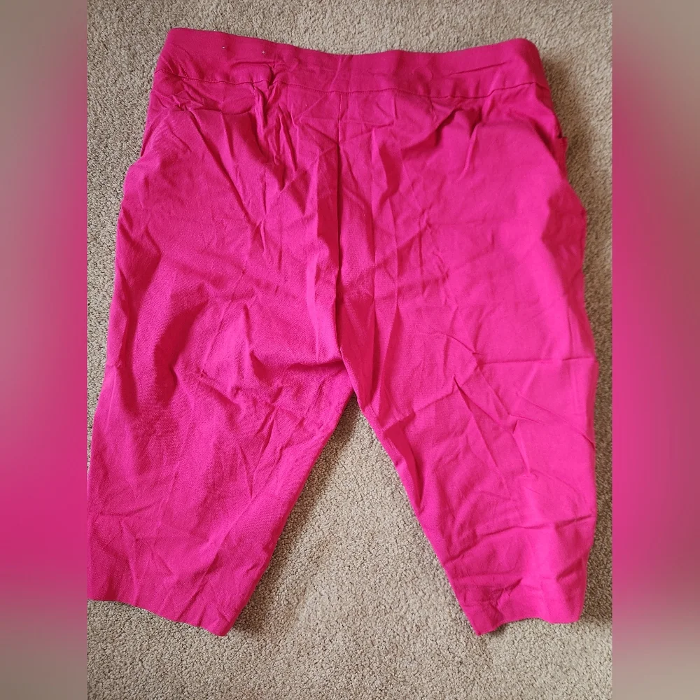CJ Banks Pink Capris - Picture 2 of 5